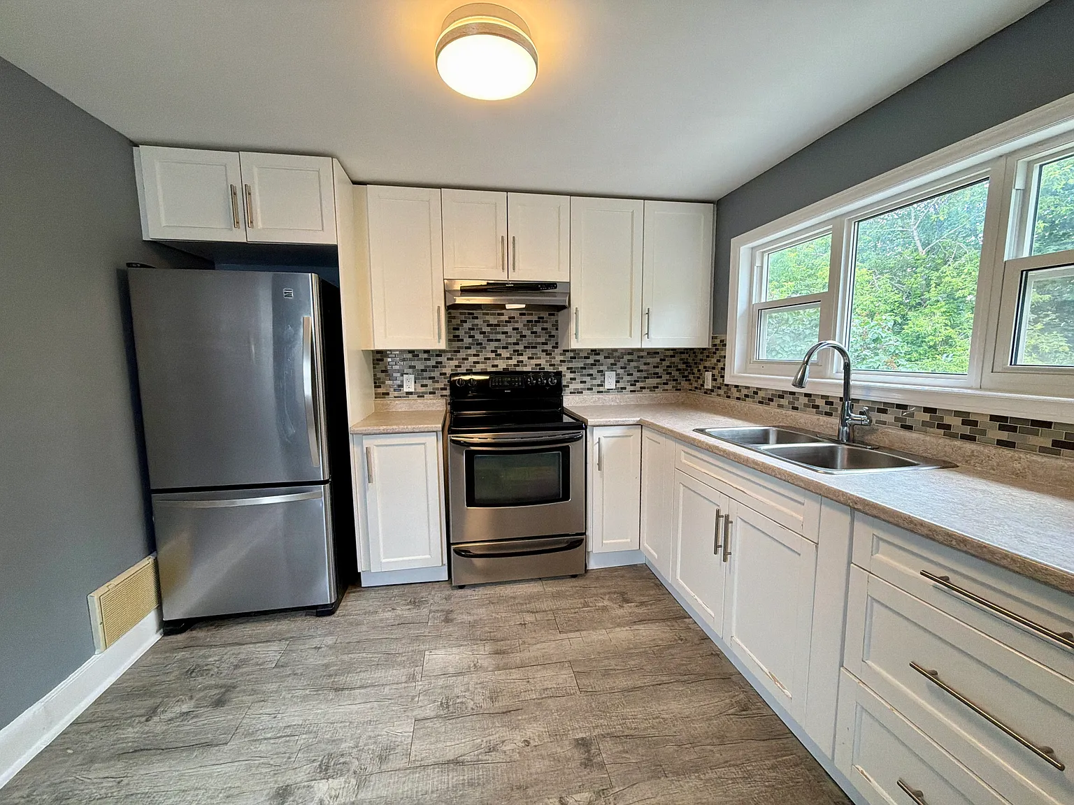 45 Campbell Ave — Photo 3