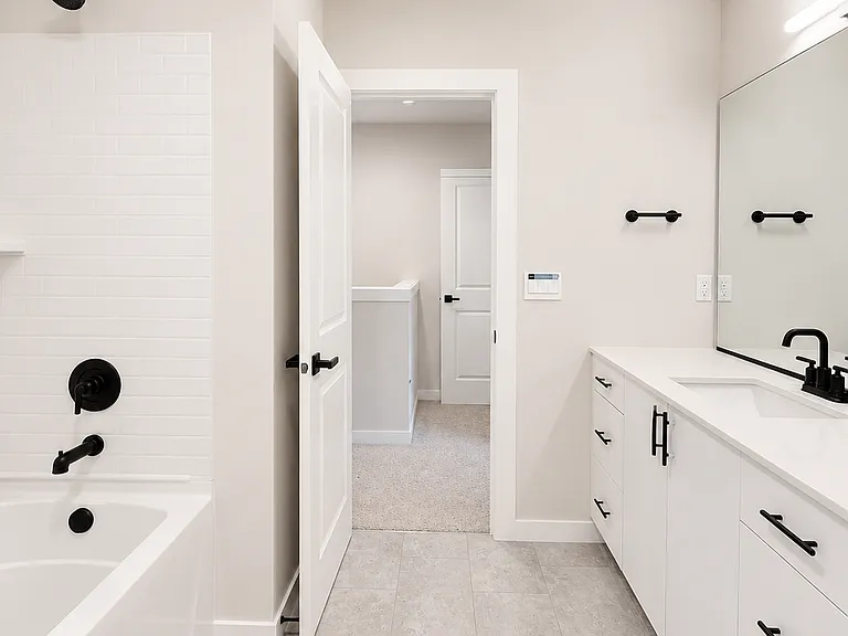 Upstairs 2nd bathroom