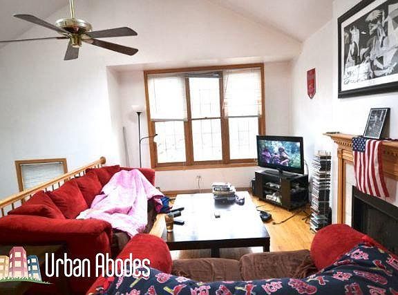 3rd image of 1343 N Leavitt St #West1s