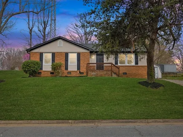 4316 Bramlet Pl, Greensboro, NC 27407