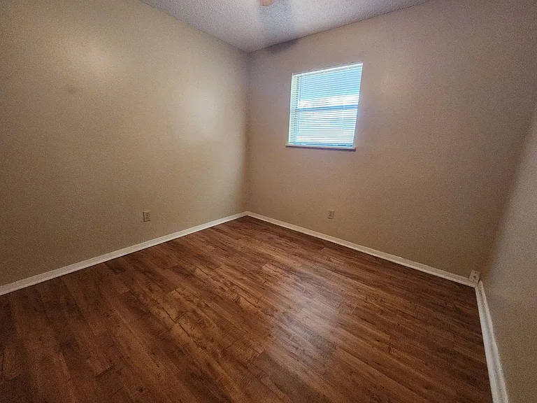 929 Ohio St — Photo 18