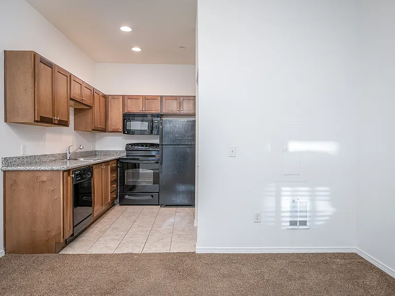 455 NE 24th Ave — Photo 27