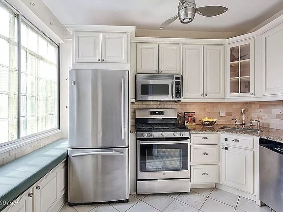 3rd image of 211 E 35th St APT 9E