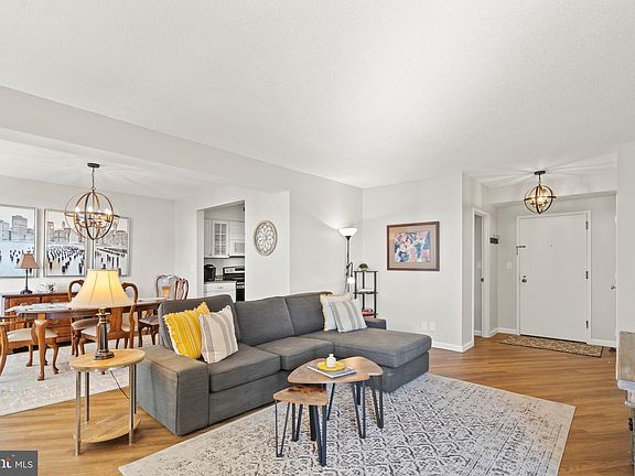 5th image of 1805 Crystal Dr APT 613S