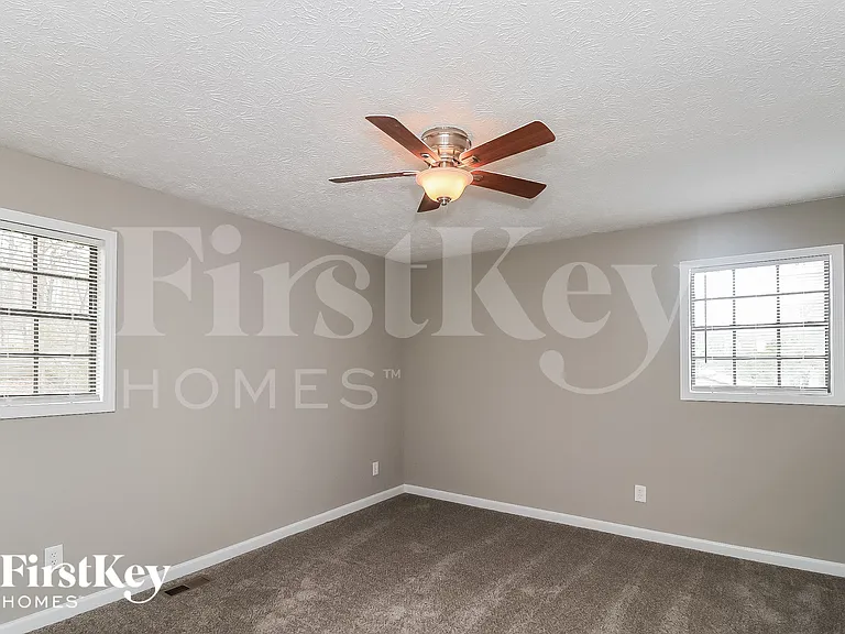 3762 Cambridge Dr SW — Photo 8