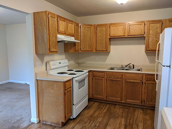 4th image of 10 Cambridge Dr #15273817
