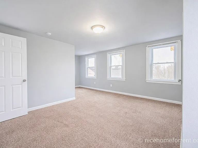 211 Front St #2 — Photo 6
