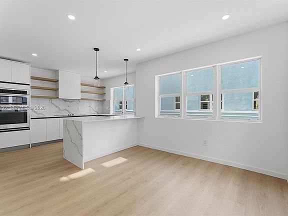2nd image of 824 SE 12th Ct #850