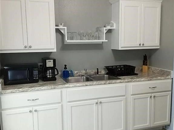 4th image of 120 Charlotte Dr