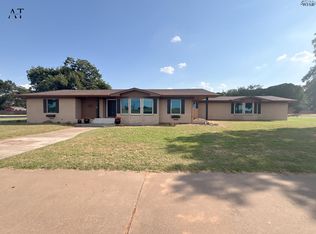 1110 E Sycamore Dr, Burkburnett, TX 76354