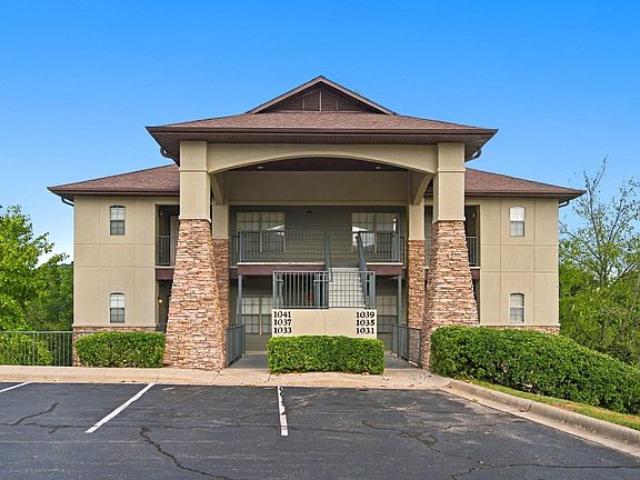 2nd image of 1043 Golf Drive #3-2