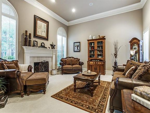 5th image of 4303 Hollow Oak Dr