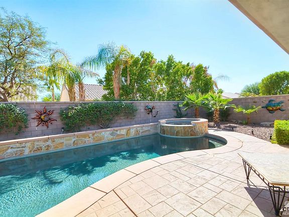 3rd image of 78565 Moonstone Ln