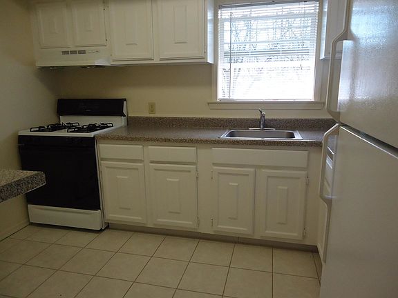 2nd image of 12 Kensington Cir APT H