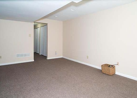 4th image of 98 Reasnor Ave