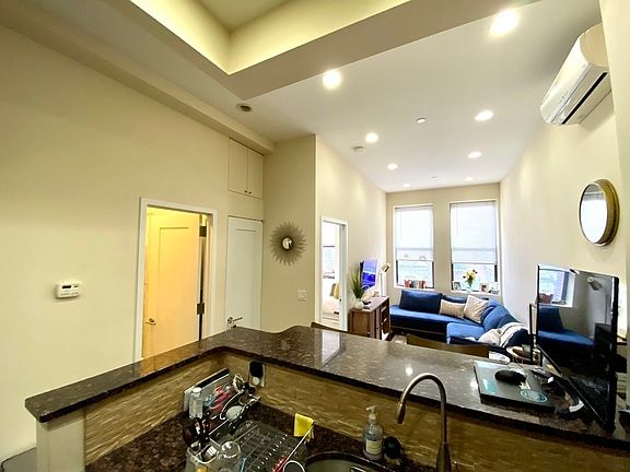 4th image of 38 W 83rd St #2A