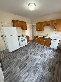102 Line St #2 — Photo 9