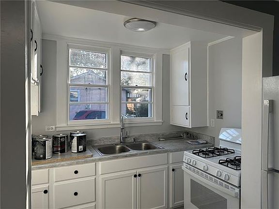 3rd image of 751 Orion Ave