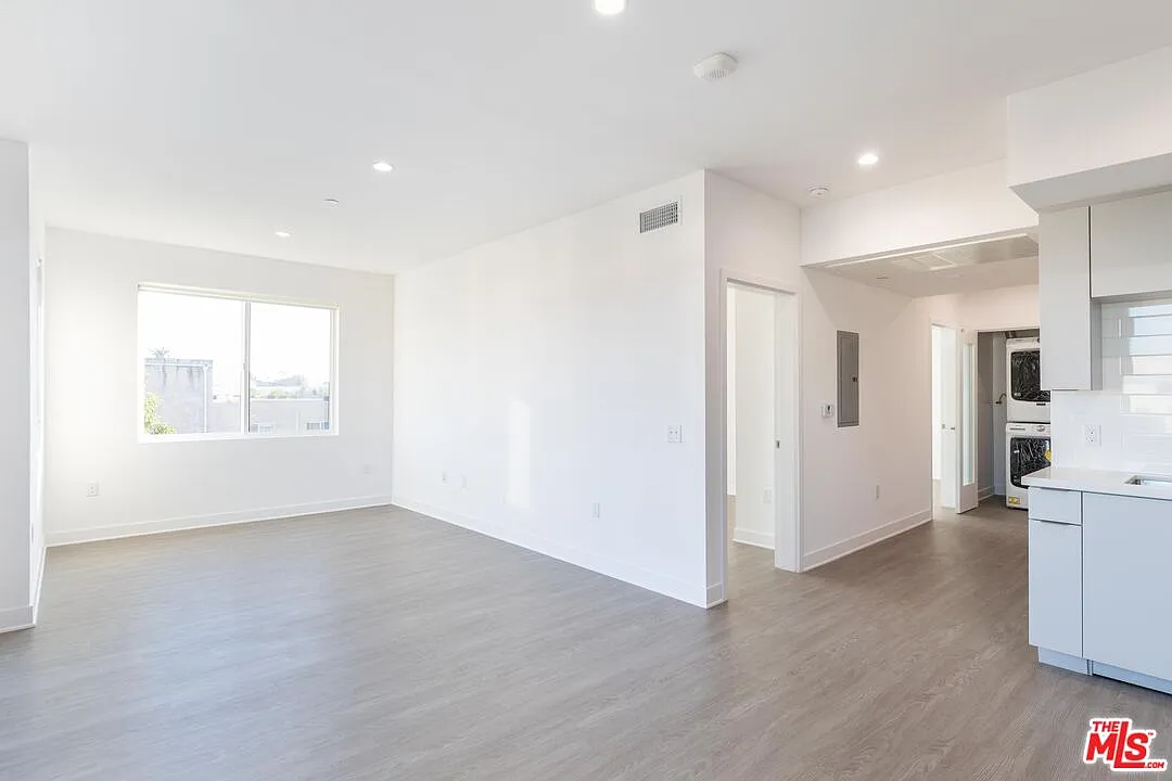 2 bed, 2.0 bath, 917 sqft, $3,495 — Photo 3