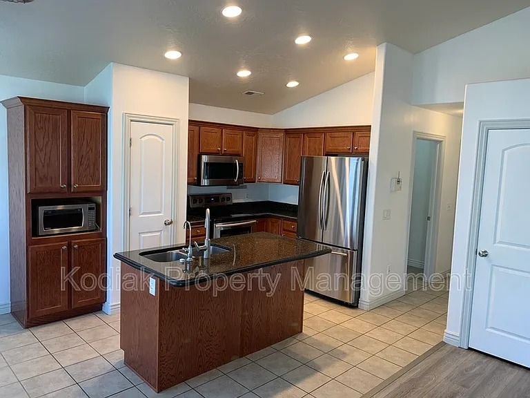 312 N Greenwich Dr — Photo 27