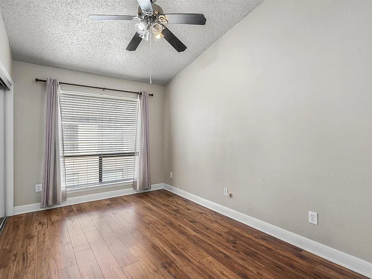 806 W 24th St #326 — Photo 22