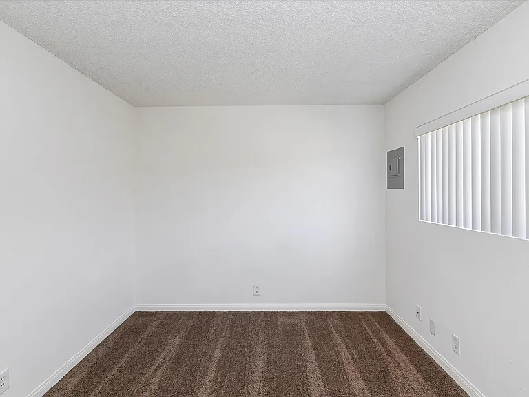 16229 Woodruff — Photo 27