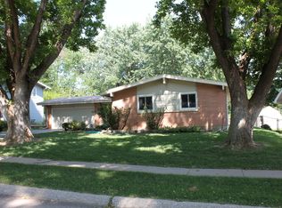 3807 N 99th Cir, Omaha, NE 68134