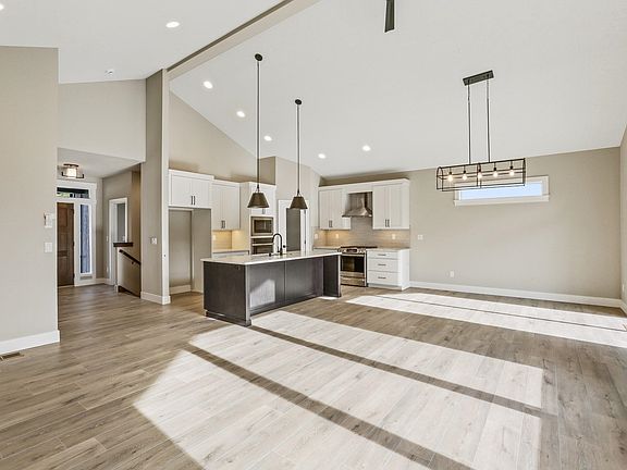3rd image of 5117 N Scenic Ln
