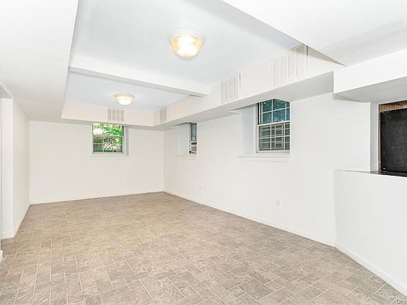 3rd image of 2 Park Ln