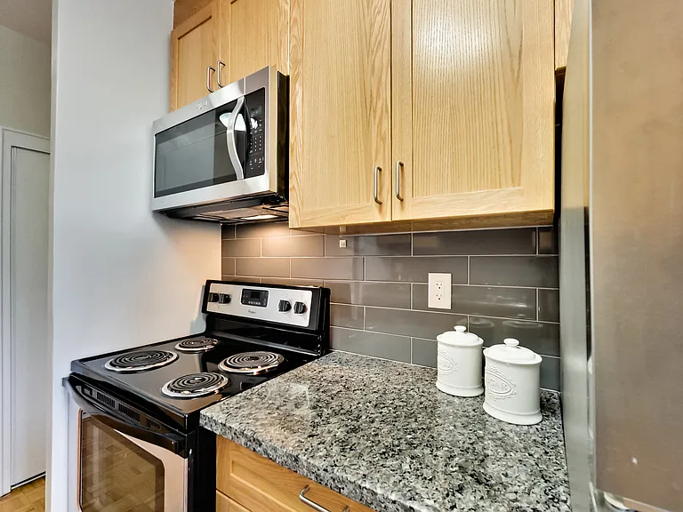 42 Glen Elm Ave #206 — Photo 49