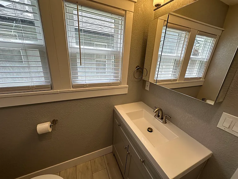 826 E 21st Ave #1 — Photo 14