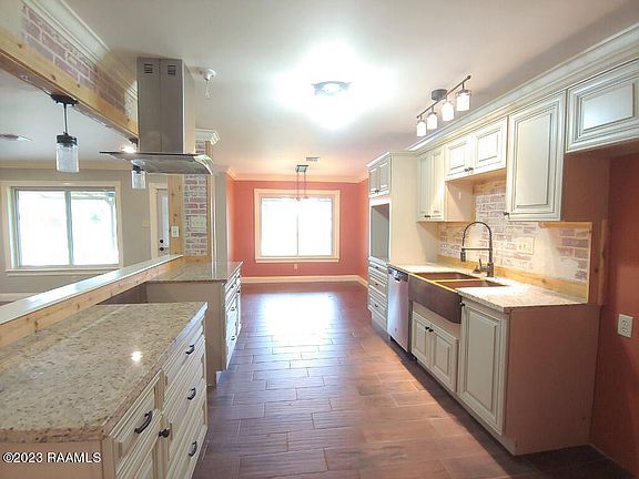5th image of 233 Orangewood Dr