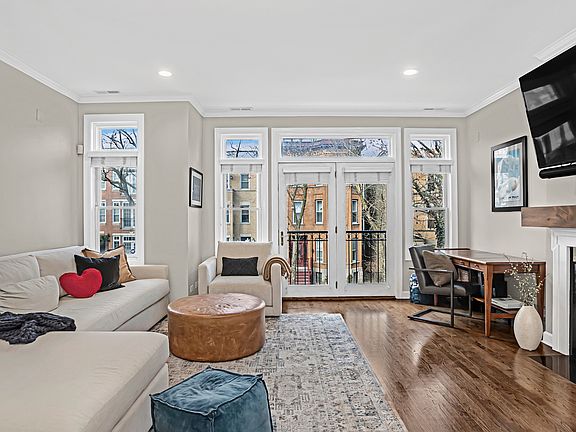 2nd image of 1131 W Wolfram St #2