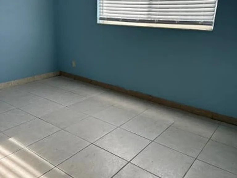 2202 NE 3rd St — Photo 5