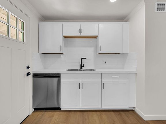 5th image of 3102 E Campbell Ave #4