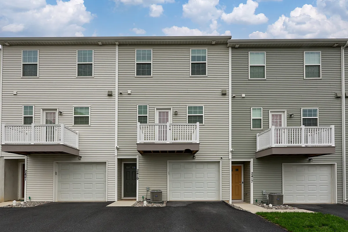 Building Photo - 2419 Artesian Way