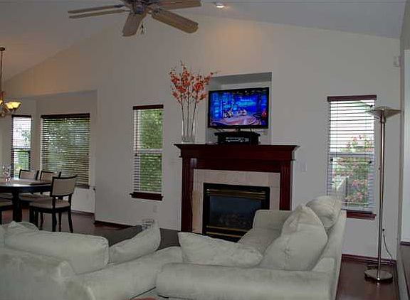3rd image of 1324 W Gambels Ct