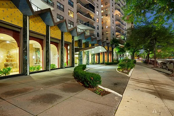 Sold by Anchor Associates | media 13