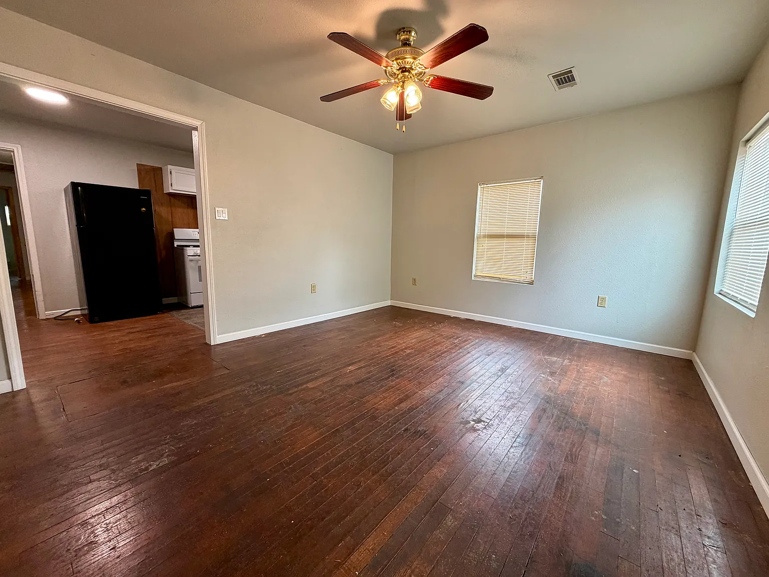 2 bed, 750 sqft, $850 — Photo 2