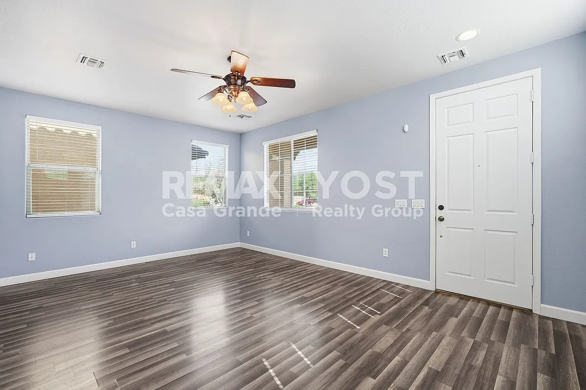 Building Photo - 1529 E Palo Verde Dr