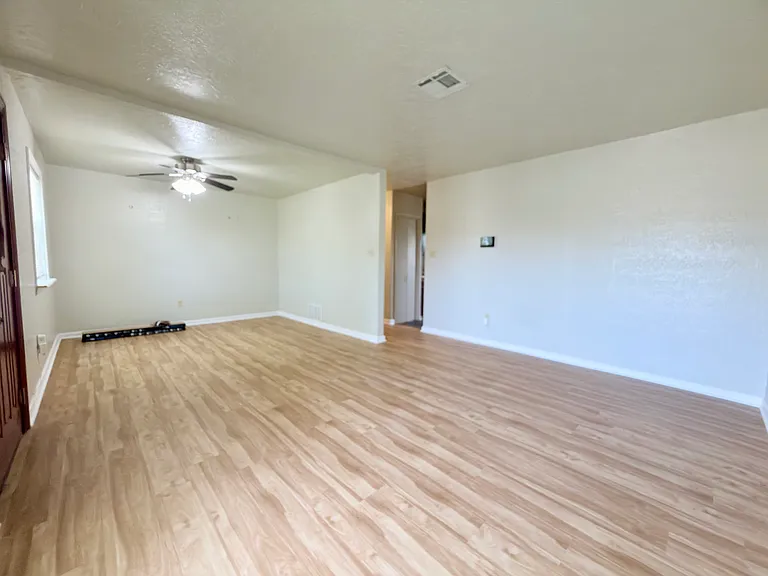 5810 NW Oak Ave — Photo 3