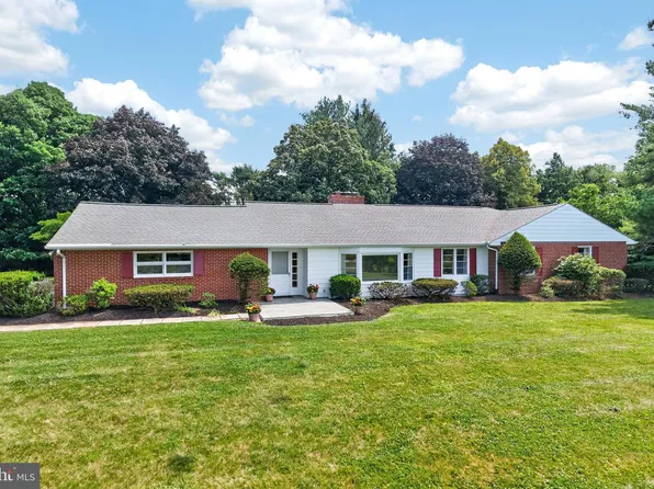555 Country Club Rd, Coatesville, PA 19320