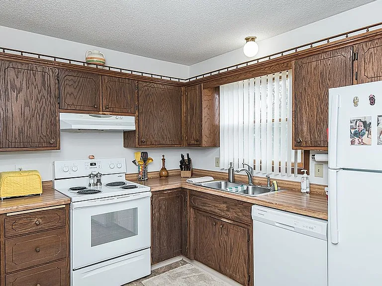 West Willow Apartments — Photo 3