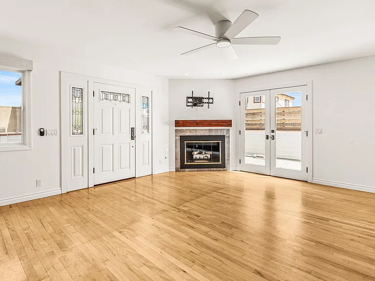 4866 Santa Cruz Ave — Photo 6