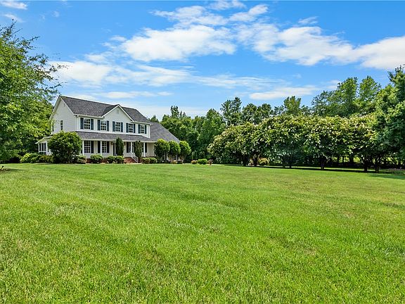 3rd image of 172 Oaklawn Rd