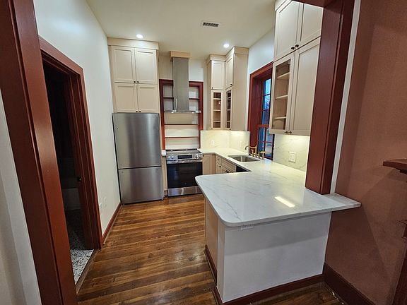 4th image of 117 N Main St #5