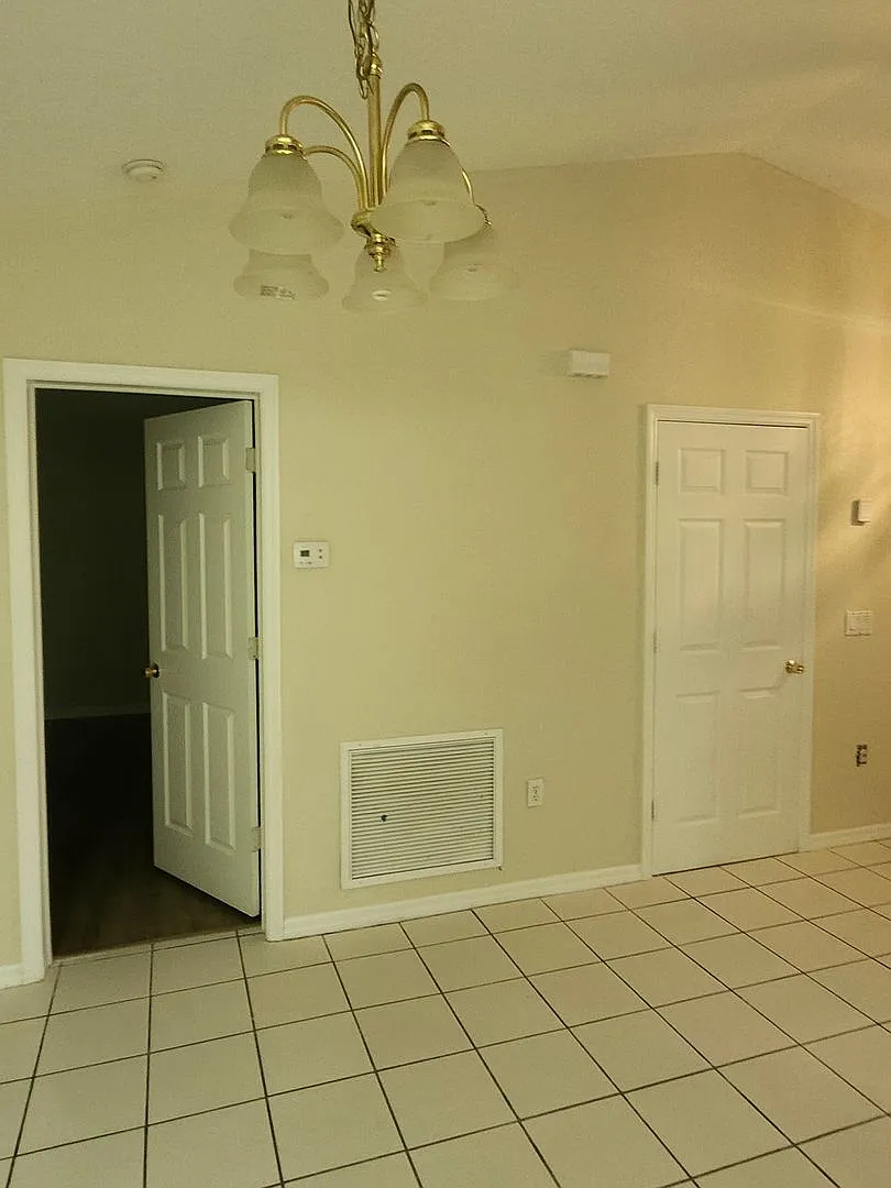 3 Bedroom, 2 Bath, 2 Car Garage Home For Rent! — Photo 4