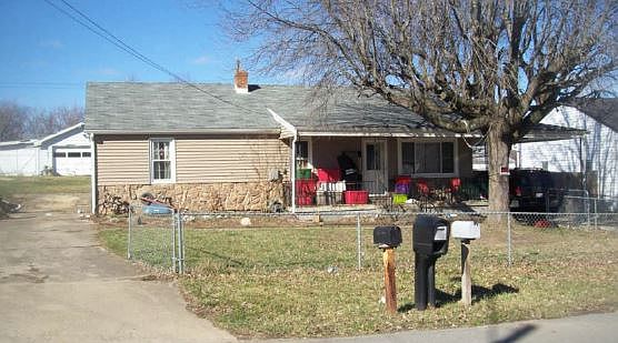 1st image of 1913 Parkamo Ave