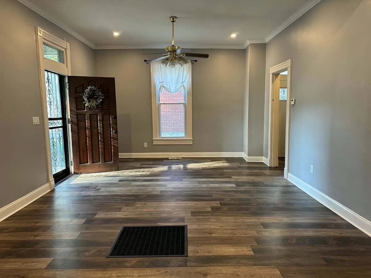 3 bed, 1.5 bath, 2400 sqft, $2,400 — Photo 4