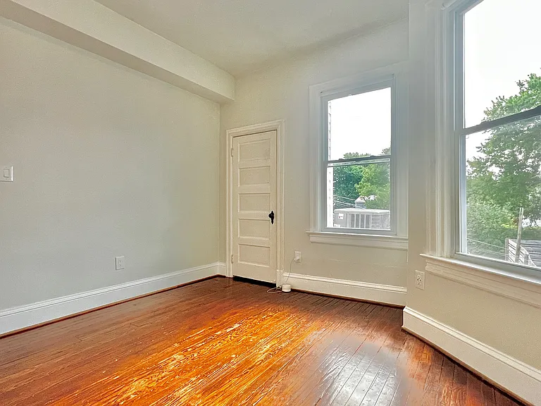2409 1st St NW — Photo 3